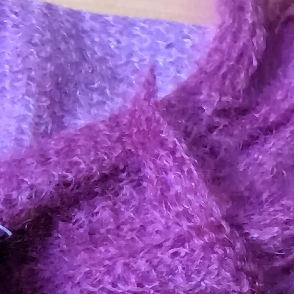 Elegant Italian Mohair Pink/Cranberry Scarf - Picture 6 of 7